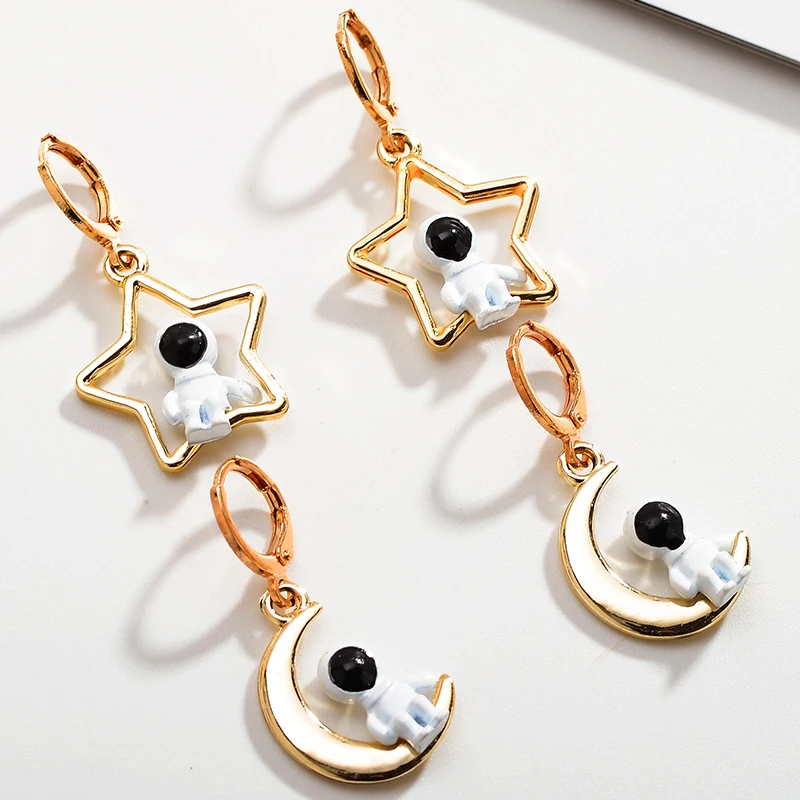 2Pairs New Fashion Earrings Jewelry Alloy Acrylic Hollow 3D Design Star Moon Astronaut Unisex Pendant Hoop Earrings Creative Set
2Pairs New Fashion Earrings Jewelry Alloy Acrylic Hollow 3D Design Star Moon Astronaut Unisex Pendant Hoop Earrings Creative Set