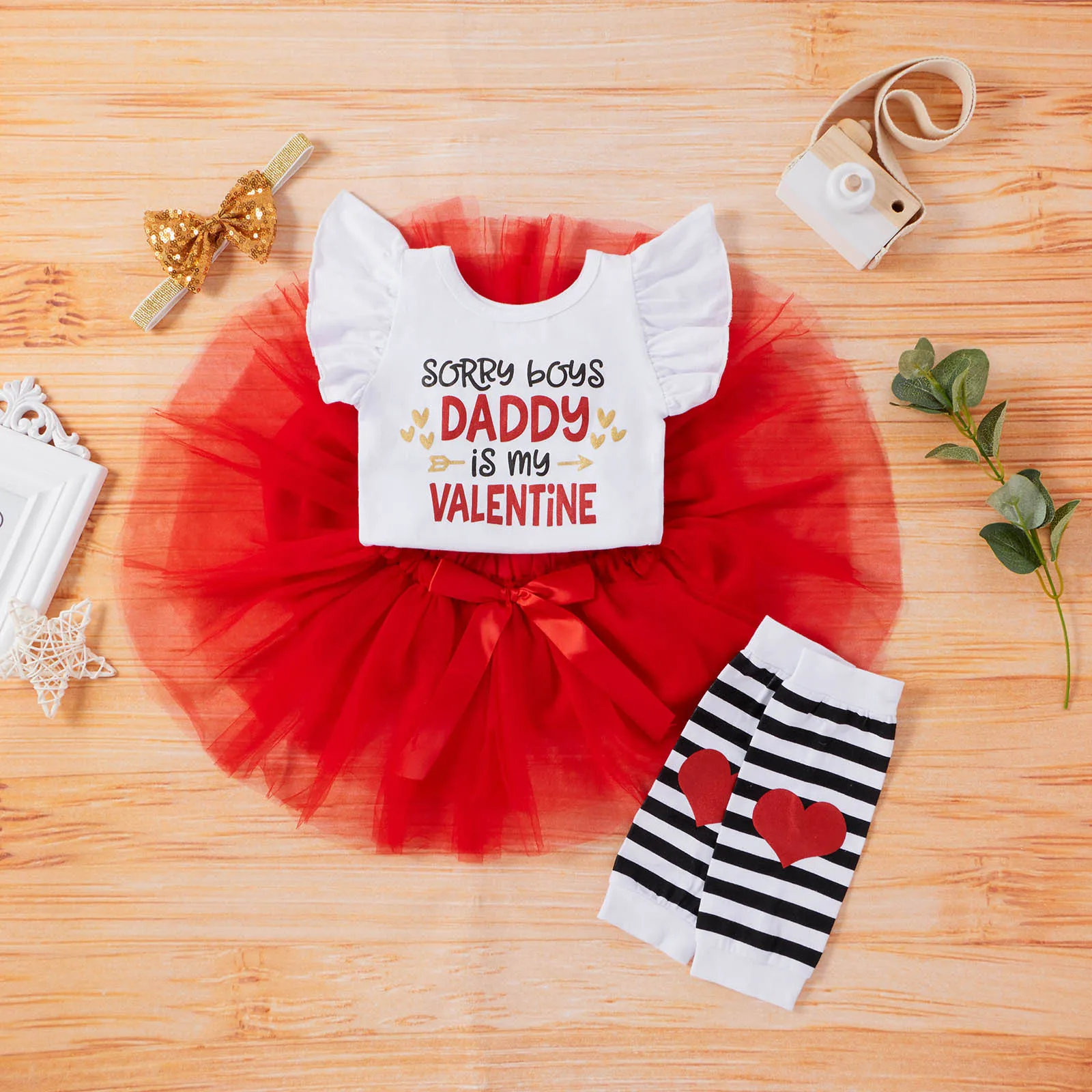 Детский комбинезон с надписью на День святого Валентина + юбка из тюля
Детский комбинезон с надписью на День святого Валентина + юбка из тюля