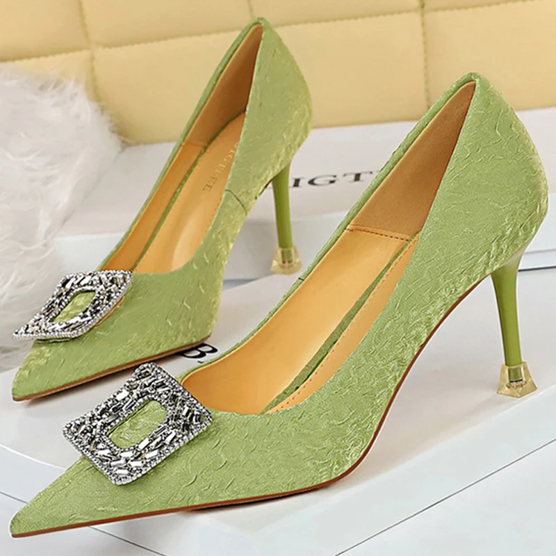 Satin Women's Pumps Sexy High Heels Fashion Women Shoes Stiletto BIGTREE Heels Rhinestone Buckle Lady Shoes Large Size 41 42 43
Satin Women's Pumps Sexy High Heels Fashion Women Shoes Stiletto BIGTREE Heels Rhinestone Buckle Lady Shoes Large Size 41 42 43