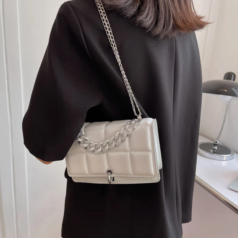 Fashion Women's Bag 2022 New Checkered Versatile Square Bag with Sequin Chain Tote Slant Bag Crossbody Bag Woman
Fashion Women's Bag 2022 New Checkered Versatile Square Bag with Sequin Chain Tote Slant Bag Crossbody Bag Woman