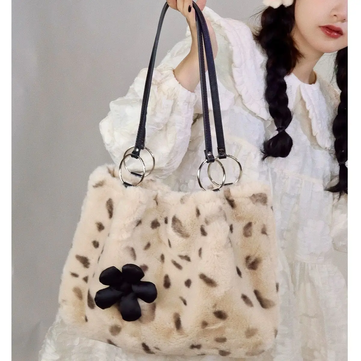 HAEX Floral Accessories Bolso Mujer Fashion Leopard Large Capacity Tote Bag Femme Casual Plush 2022 Trend Women Shoulder Bag
HAEX Floral Accessories Bolso Mujer Fashion Leopard Large Capacity Tote Bag Femme Casual Plush 2022 Trend Women Shoulder Bag