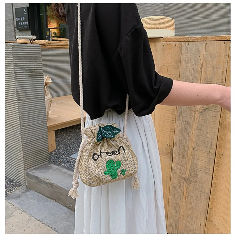 Fashion Straw Beach Bag Vintage drawstring Bucket Bag Woven Shoulder Bag Bohemian Summer Vacation Casual Bags 
Fashion Straw Beach Bag Vintage drawstring Bucket Bag Woven Shoulder Bag Bohemian Summer Vacation Casual Bags