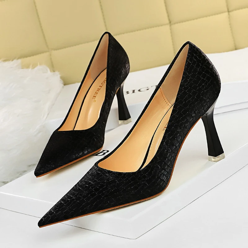 Luxury Shoes Women Pumps Female Shoes Litchi Grain Leather Shoes Ladies Office Lady Dress Pumps High Heel Plus Size 43 Size 40
Luxury Shoes Women Pumps Female Shoes Litchi Grain Leather Shoes Ladies Office Lady Dress Pumps High Heel Plus Size 43 Size 40