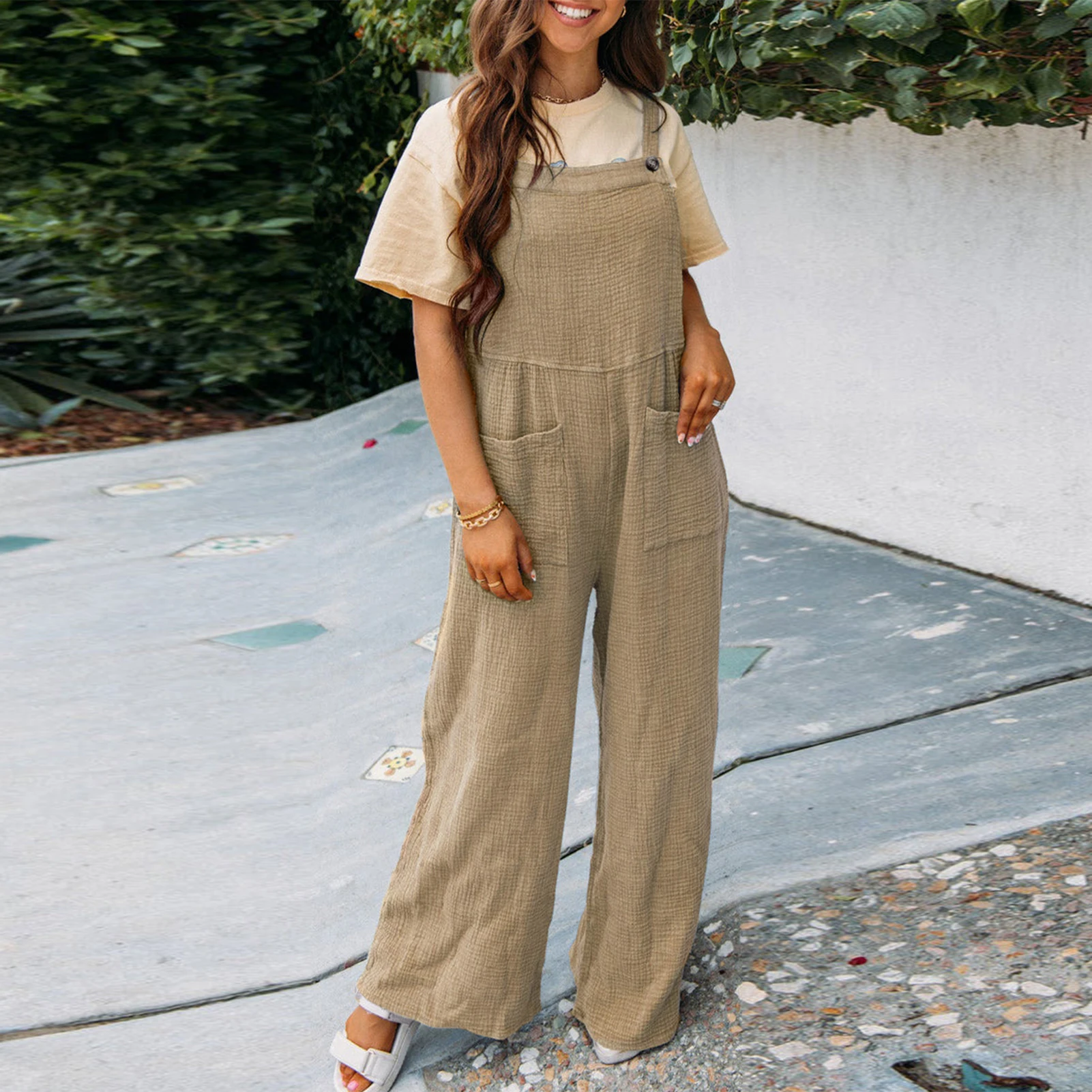 Solid Casual Wide Leg Jumpsuit Women 2023 Summer Sleeveless Square Neck Pocket Rompers Ladies Fashion Loose Commuter Overalls
Solid Casual Wide Leg Jumpsuit Women 2023 Summer Sleeveless Square Neck Pocket Rompers Ladies Fashion Loose Commuter Overalls