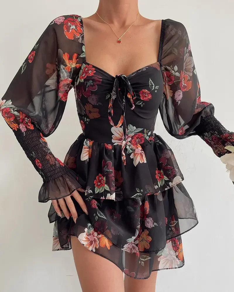 

2022 Summer Woman Chic Sweetheart Neck Layered Ruffle Hem Bell Sleeve Floral Print Long Sleeve Party Mini Dress