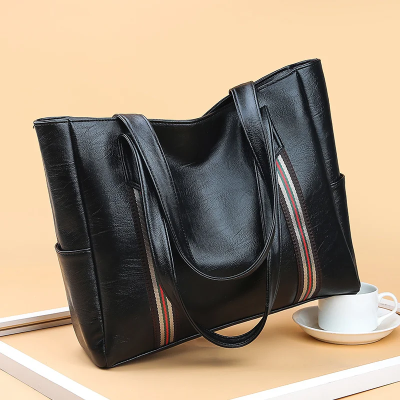 Women's bag 2022 new simple Tote Bag Fashion soft leather large capacity women's portable one shoulder bag fashion
Women's bag 2022 new simple Tote Bag Fashion soft leather large capacity women's portable one shoulder bag fashion
