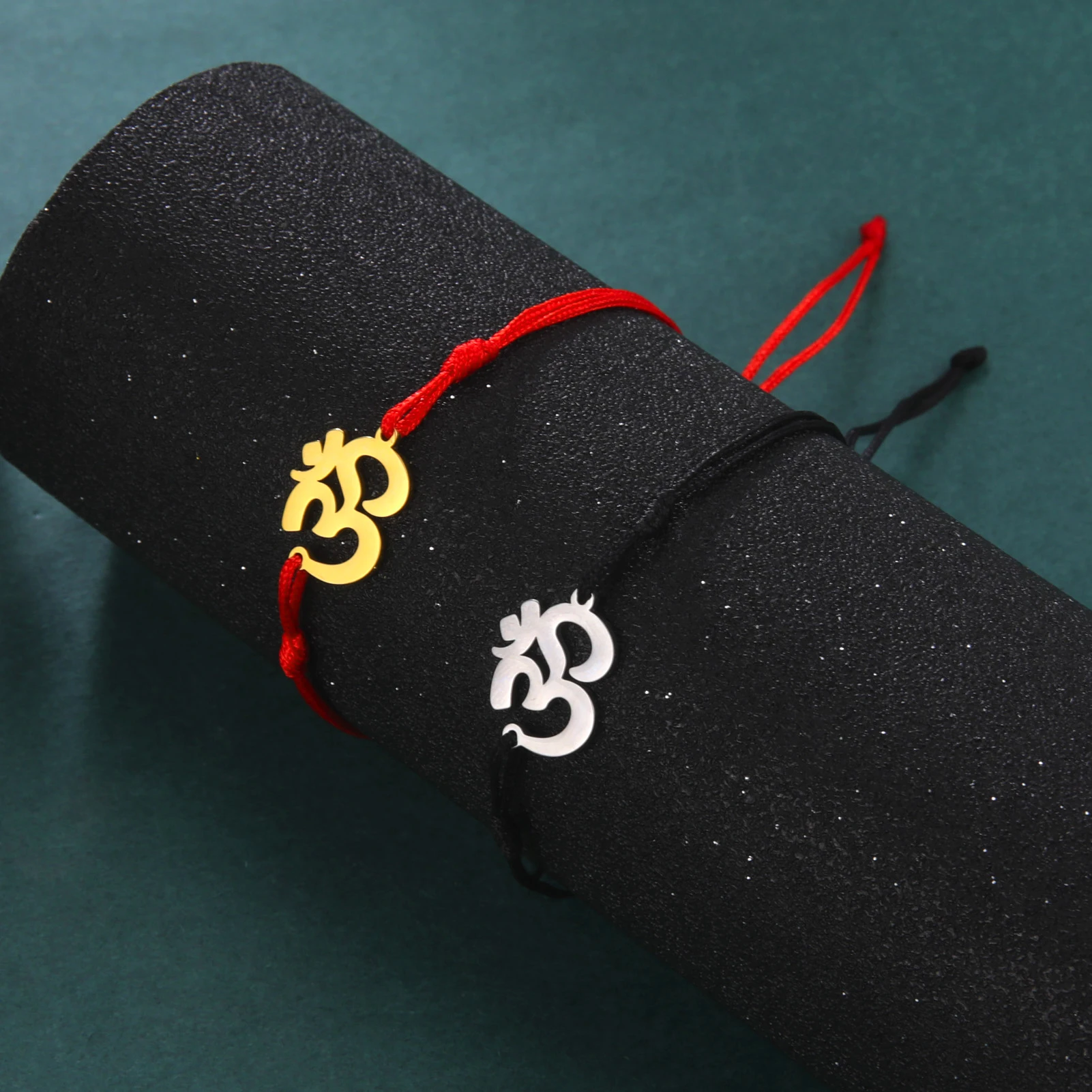 EUEAVAN 10pcs/lot Wholesale Women's Bracelets Hindu OM Charm Bracelet for Women Lucky Stainless Steel Jewelry Gifts Red Rope
EUEAVAN 10pcs/lot Wholesale Women's Bracelets Hindu OM Charm Bracelet for Women Lucky Stainless Steel Jewelry Gifts Red Rope