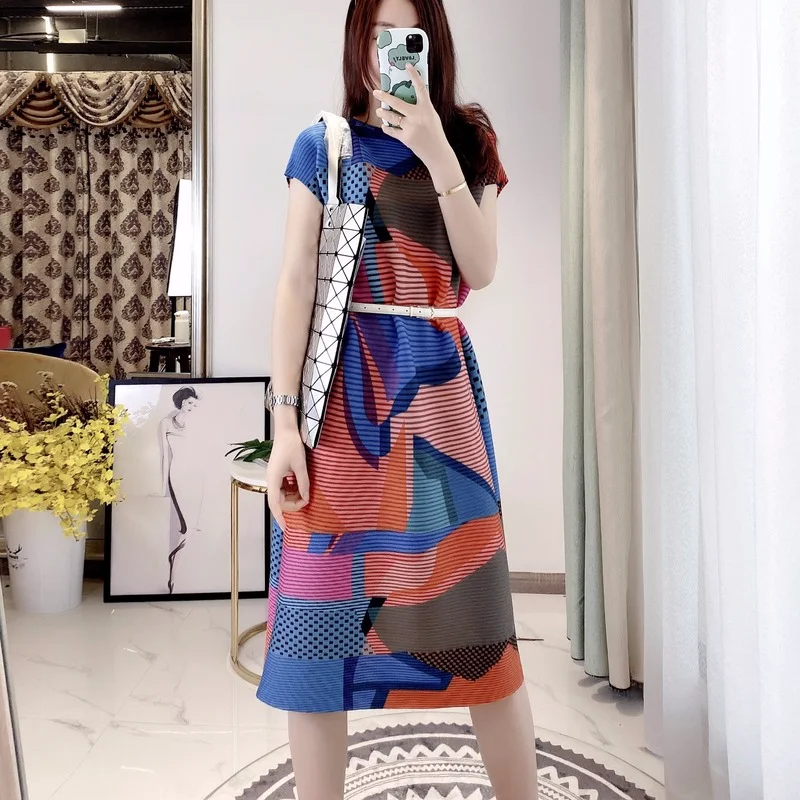Female dress Leisure age-proof thin fold dress female 2022 summer new version of color matching striped large size long dress
Female dress Leisure age-proof thin fold dress female 2022 summer new version of color matching striped large size long dress