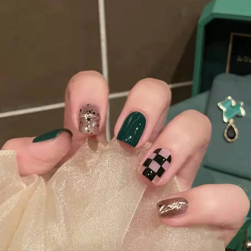 2022 Dark Green Checkerboard Wearable Fake Nail Full Cover Nail Tips Women Autumn Winter Decorated Short Square False Nails Arts
2022 Dark Green Checkerboard Wearable Fake Nail Full Cover Nail Tips Women Autumn Winter Decorated Short Square False Nails Arts