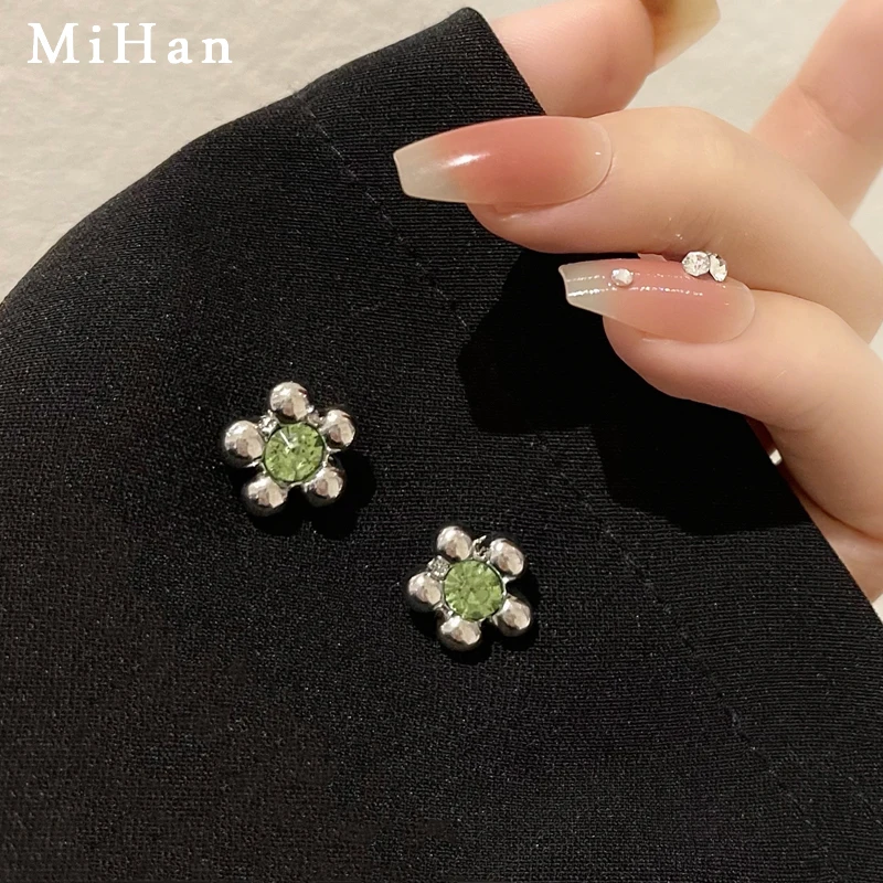 Mihan 925 silver needle Fashion Jewelry Flower Earrings Popular High Quality Shiny Crystal Stud Earrings For Women Party Gifts
Mihan 925 silver needle Fashion Jewelry Flower Earrings Popular High Quality Shiny Crystal Stud Earrings For Women Party Gifts