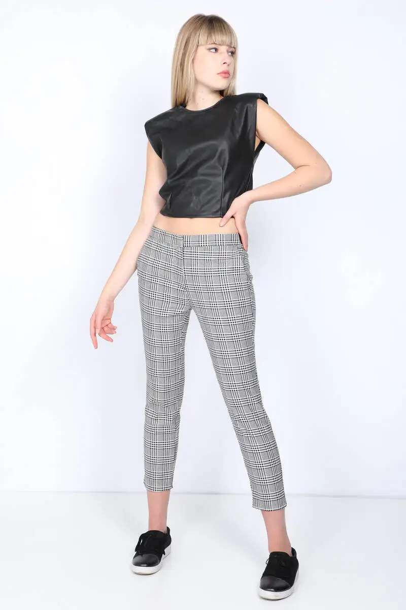 Womens Elasticated Plaid Fabric Trousers 
Womens Elasticated Plaid Fabric Trousers