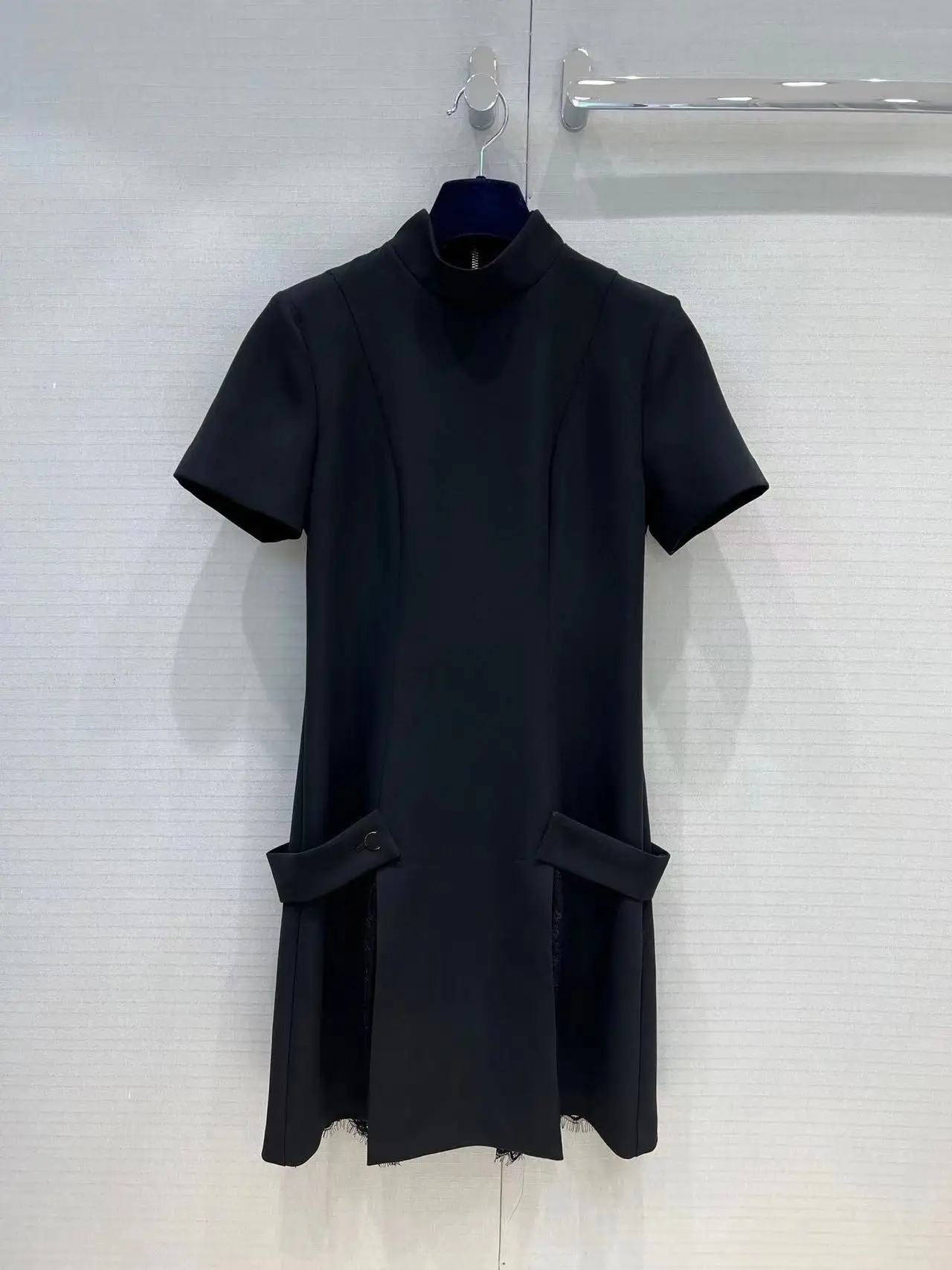 2022 Summer Women's Runway Designer Vintage Solid Black Dress Short Sleeve Lace Patchwork High Quality Mini Dresses
2022 Summer Women's Runway Designer Vintage Solid Black Dress Short Sleeve Lace Patchwork High Quality Mini Dresses