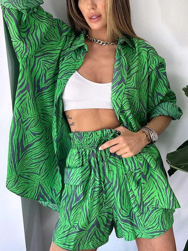 Women's Fashion 2-piece Set Shirt Suit Autumn New Long-sleeved Print Elastic Waist Belt Large Bag Shorts Two-piece Set For Women
Women's Fashion 2-piece Set Shirt Suit Autumn New Long-sleeved Print Elastic Waist Belt Large Bag Shorts Two-piece Set For Women