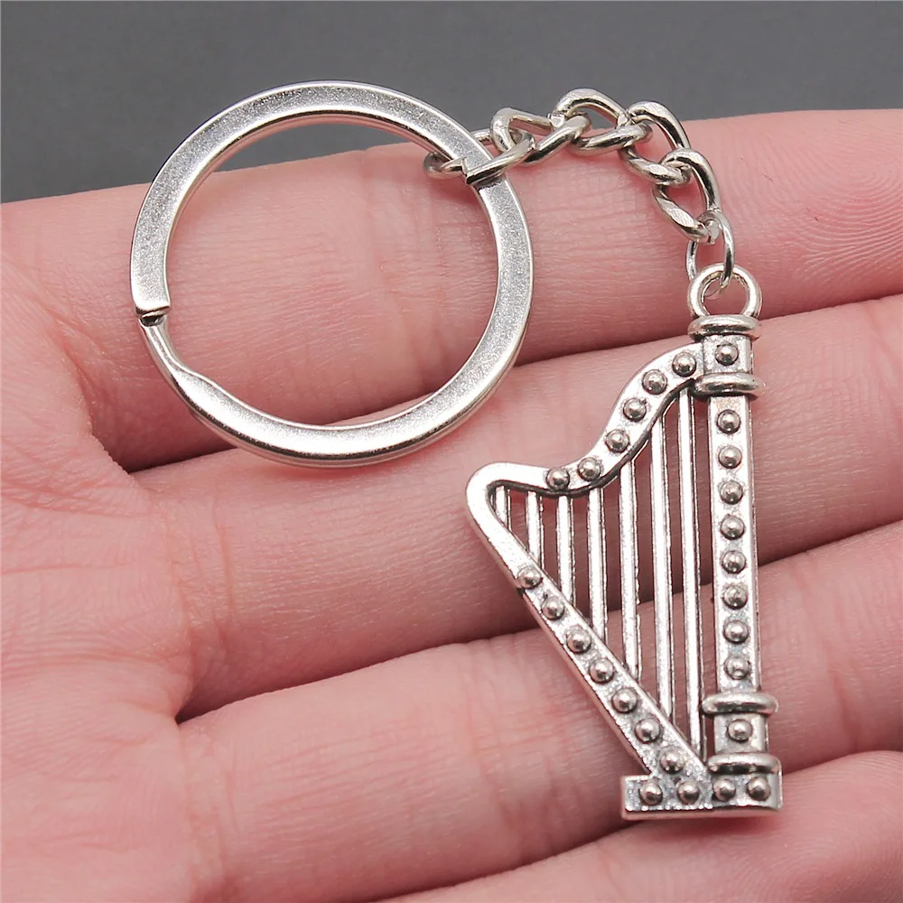 Прямая поставка мужской брелок винтажный 2 цвета 40x2 1 мм Harp Подвески сувениры подарок
Прямая поставка мужской брелок винтажный 2 цвета 40x2 1 мм Harp Подвески сувениры подарок