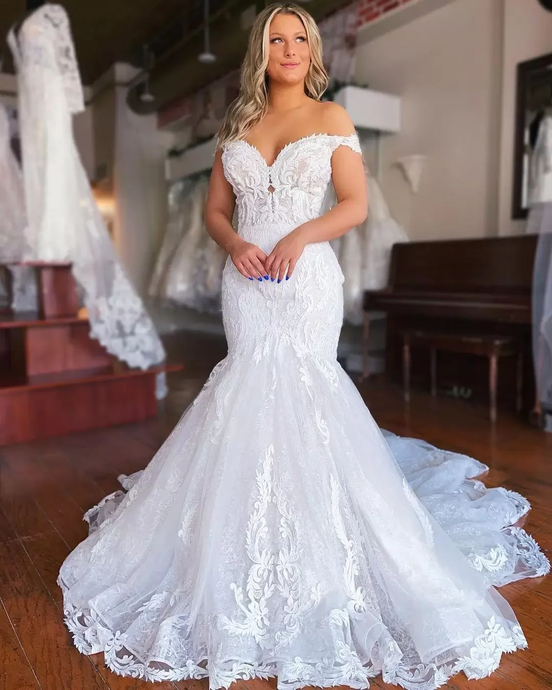 

Gorgeous Lace Mermaid Wedding Dresses Bridal Gown 2023 Off the Shoulder Sweep Train Covered Buttons Back Custom Made Plus Size