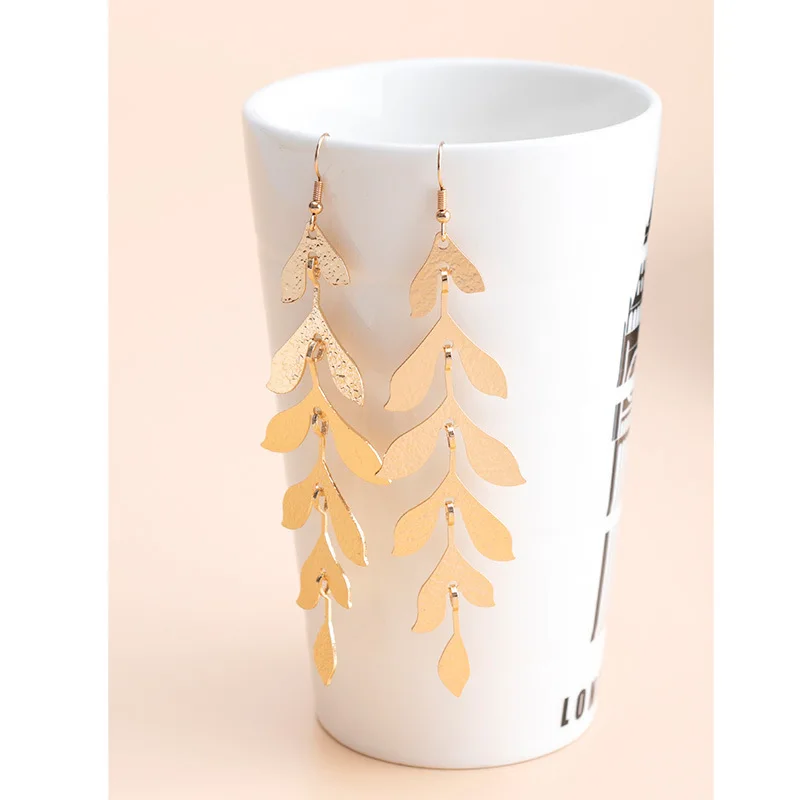 Vintage Multilayer Metal Leaf Pendant Earrings Ladies Leaf Pendant Fashion Women Party Jewelry
Vintage Multilayer Metal Leaf Pendant Earrings Ladies Leaf Pendant Fashion Women Party Jewelry
