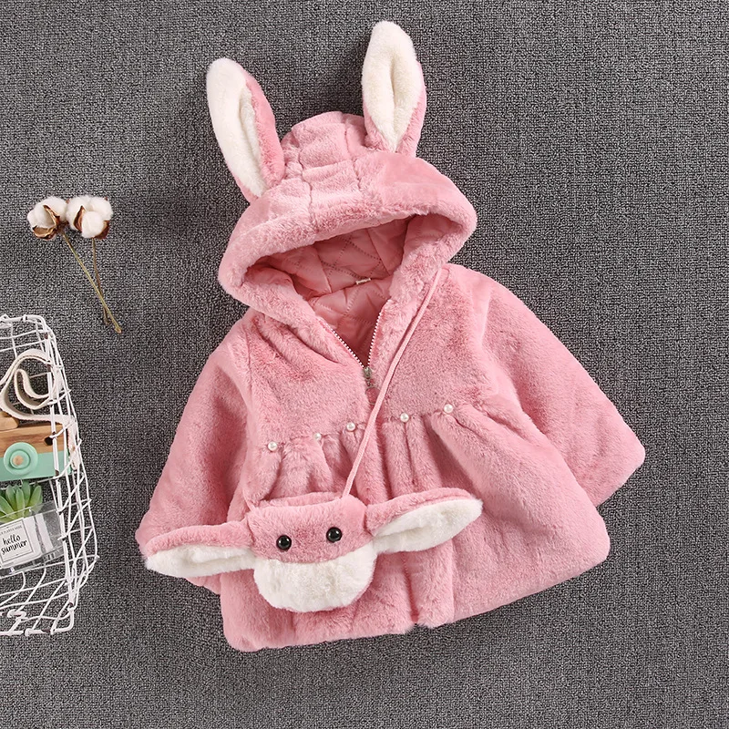 Детское зимнее пальто с капюшоном, на возраст 2-3-4-5-6 лет 
Детское зимнее пальто с капюшоном, на возраст 2-3-4-5-6 лет