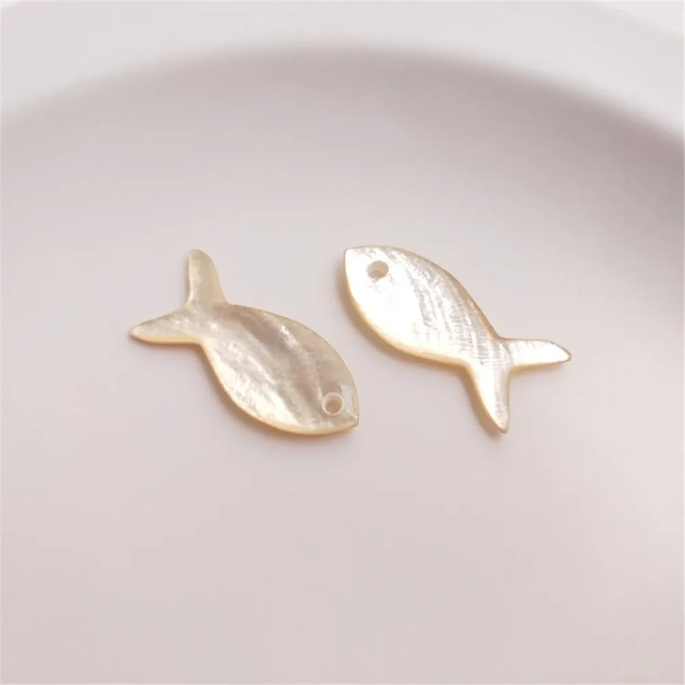 Natural Japanese mirror shell fish pendant single hole shell fish pendant bracelet earrings pendant handmade DIY accessories
Natural Japanese mirror shell fish pendant single hole shell fish pendant bracelet earrings pendant handmade DIY accessories