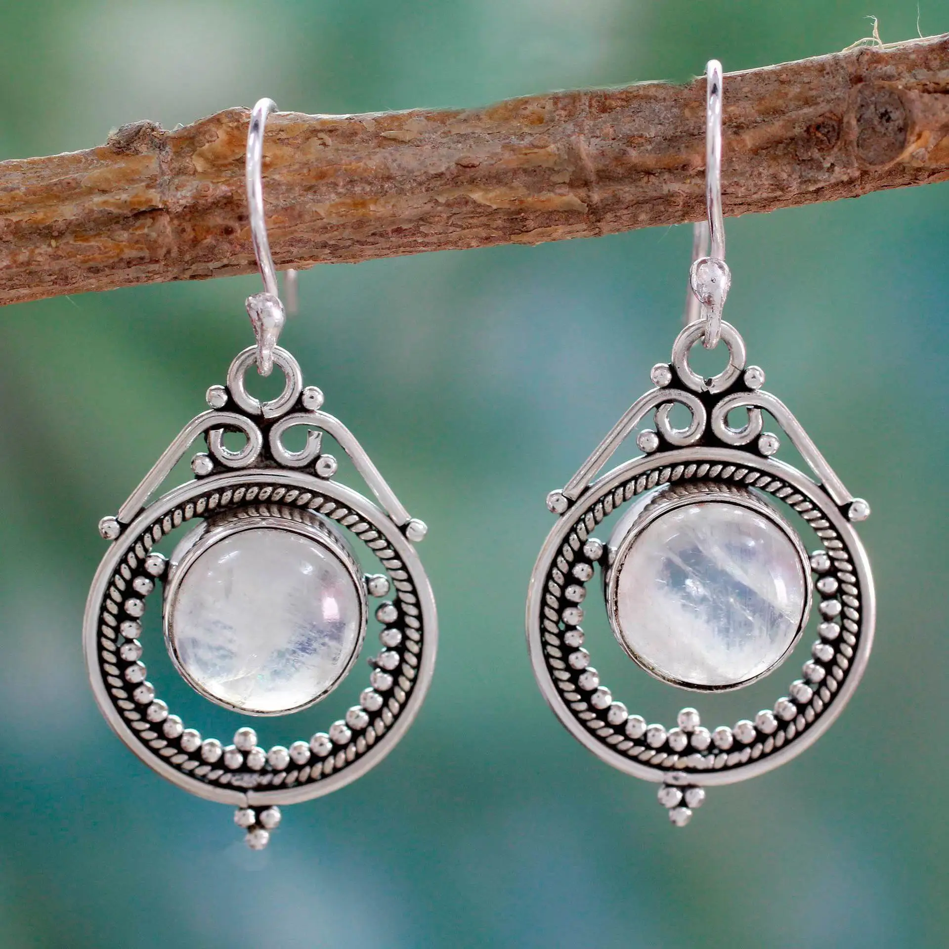 Uilz New Trendy Vintage Crystal Water Drop Earrings for Women Silver Color Long Dangle Earrings Jewelry Party Wedding Gift
Uilz New Trendy Vintage Crystal Water Drop Earrings for Women Silver Color Long Dangle Earrings Jewelry Party Wedding Gift