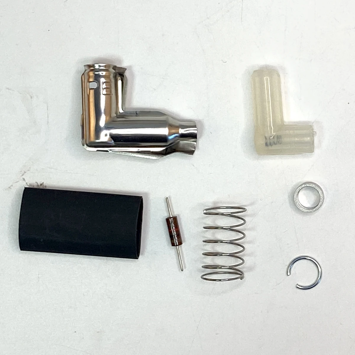 ME8 Special Spark Plug Cap RCGF Gasoline Engine Original 90 Degree High-voltage Cap Lgniter Shield Sleeve Connector
ME8 Special Spark Plug Cap RCGF Gasoline Engine Original 90 Degree High-voltage Cap Lgniter Shield Sleeve Connector