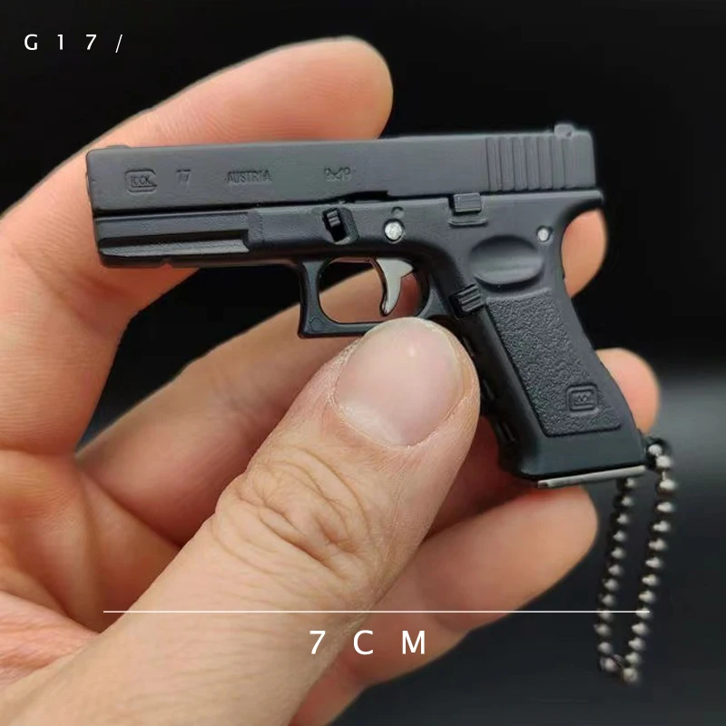 1/3 mini Glock 17 toy gun pendant key chain alloy detachable 7cm
1/3 mini Glock 17 toy gun pendant key chain alloy detachable 7cm