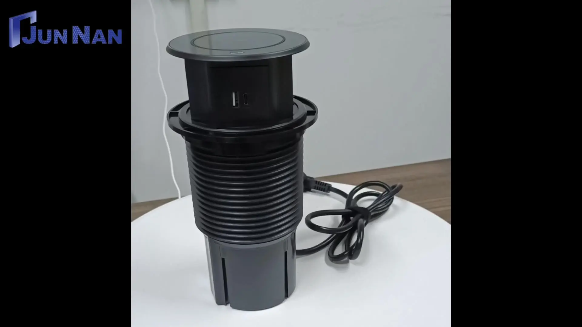 Support blue tooth Speaker wireless charging human design socket electrical plug adapter wire socket
Support blue tooth Speaker wireless charging human design socket electrical plug adapter wire socket