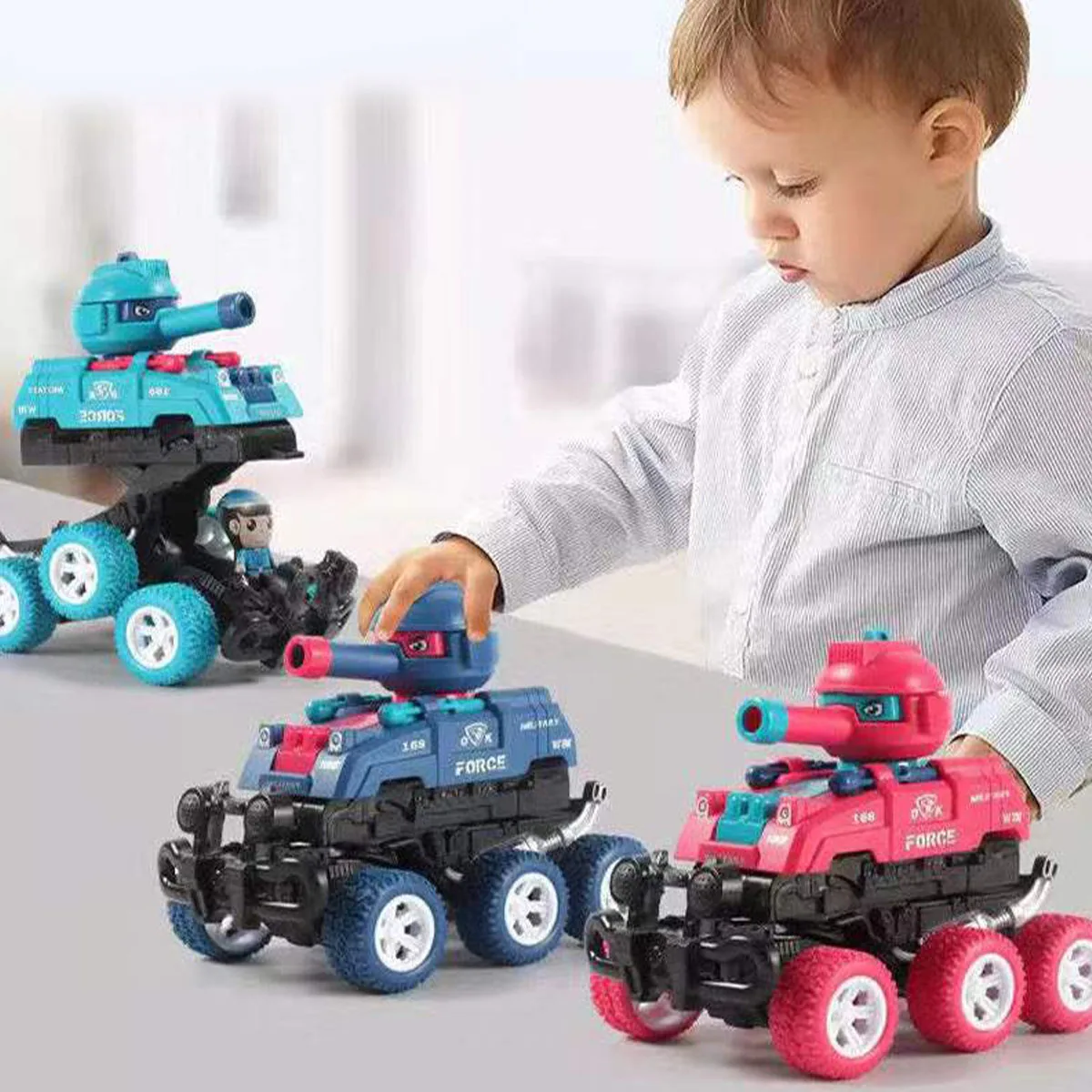 Новый игрушечный танк 2-в-1, игрушечный танк 2-в-1 с вращающейся на 180 ° башней, 6-колесный инерционный внедорожник
Новый игрушечный танк 2-в-1, игрушечный танк 2-в-1 с вращающейся на 180 ° башней, 6-колесный инерционный внедорожник