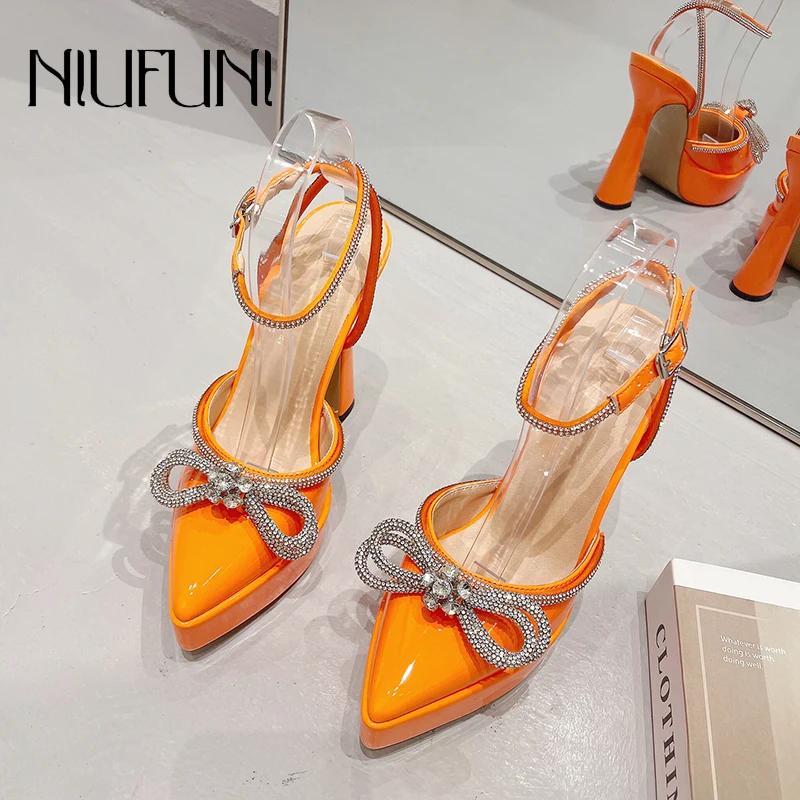 NIUFUNI Pointed Toe Rhinestone Bow Patent Leather Women Sandals Summer Ankle Strap Buckle Sandals Model Catwalk Shoes High Heels
NIUFUNI Pointed Toe Rhinestone Bow Patent Leather Women Sandals Summer Ankle Strap Buckle Sandals Model Catwalk Shoes High Heels