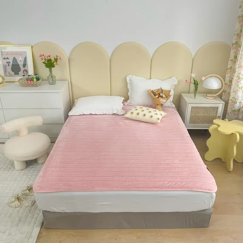 Warm Solid Grey Anti-Slip Home Autumn/Winter Padding Soft Mattress Mat Quilted Bed Velvet Protection Matteress Cover 
Warm Solid Grey Anti-Slip Home Autumn/Winter Padding Soft Mattress Mat Quilted Bed Velvet Protection Matteress Cover