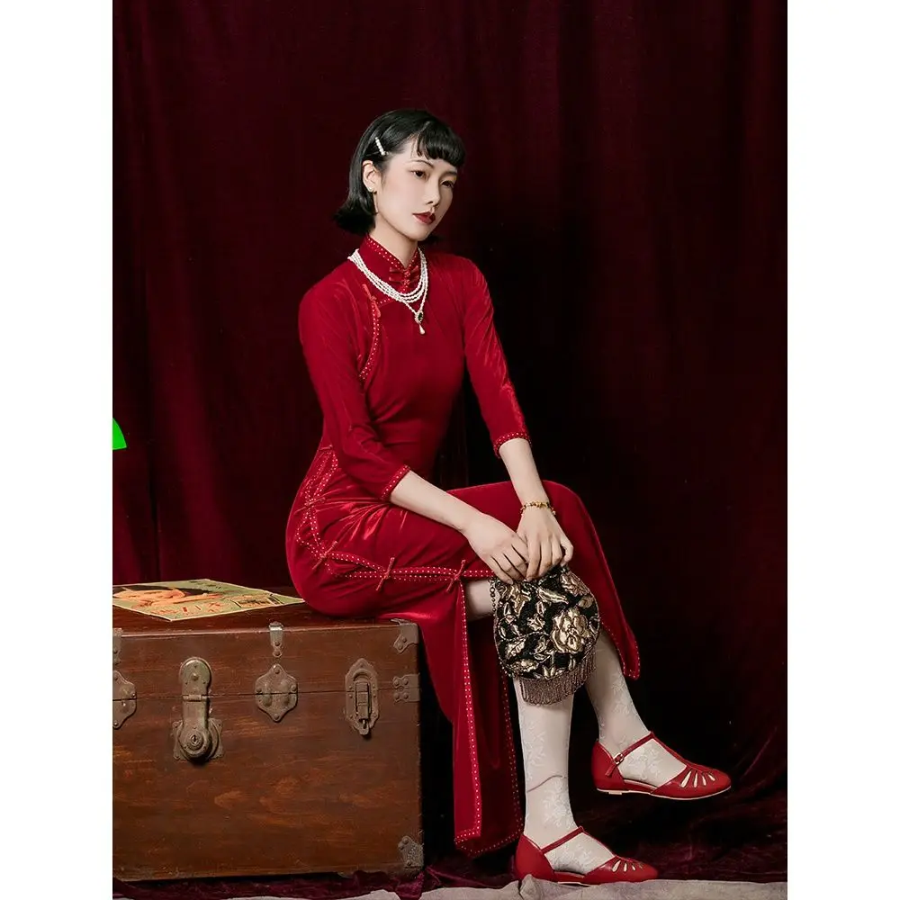 Original Spring Chinese New Year Style Slim Women Red Velvet Cheongsam Wedding Dress Ladies Evening Party Gown Vestidos Qipao
Original Spring Chinese New Year Style Slim Women Red Velvet Cheongsam Wedding Dress Ladies Evening Party Gown Vestidos Qipao