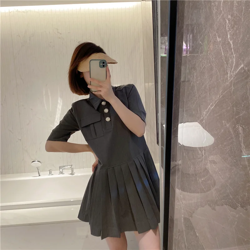 High quality Rhinestone Button Short Pleated Dress Loose Preppy Small Shirt Dress
High quality Rhinestone Button Short Pleated Dress Loose Preppy Small Shirt Dress