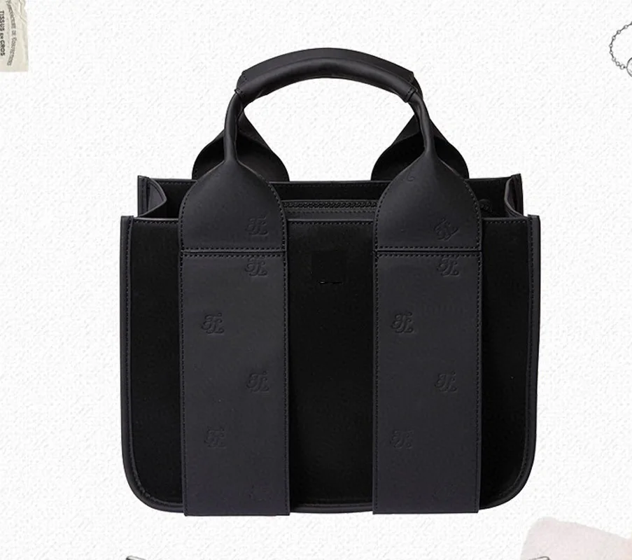New Golf Ladies Handbags Daily Sports and Leisure Versatile Handbags Oxford Stitching PU Fabric Bags 
New Golf Ladies Handbags Daily Sports and Leisure Versatile Handbags Oxford Stitching PU Fabric Bags