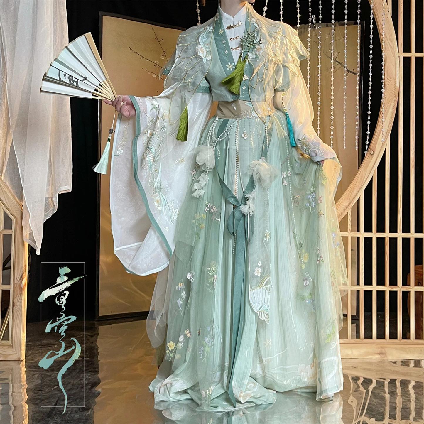 Костюм для косплея Tian Guan Ci Fu He Xuan Qi Rong Feng Shi Qingxuan косплей костюм на Хэллоуин небесные юбки и плащи
Костюм для косплея Tian Guan Ci Fu He Xuan Qi Rong Feng Shi Qingxuan косплей костюм на Хэллоуин небесные юбки и плащи