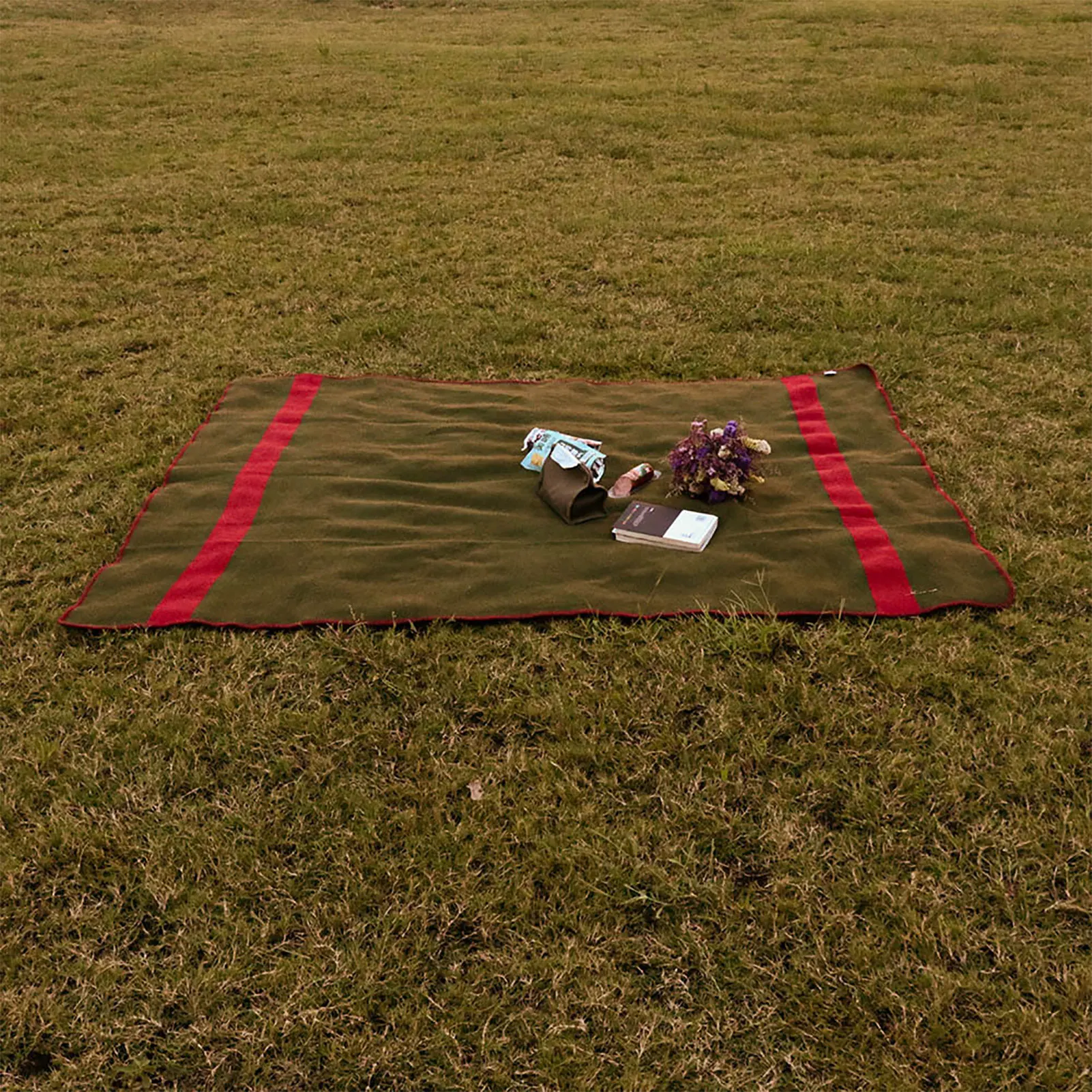 

Warm Wool Blanket Windproof Soft Camping Blanket 59*79 Inches Outdoor Picnic Tent Mat For Cold Weather Hiking Picnic Stadium