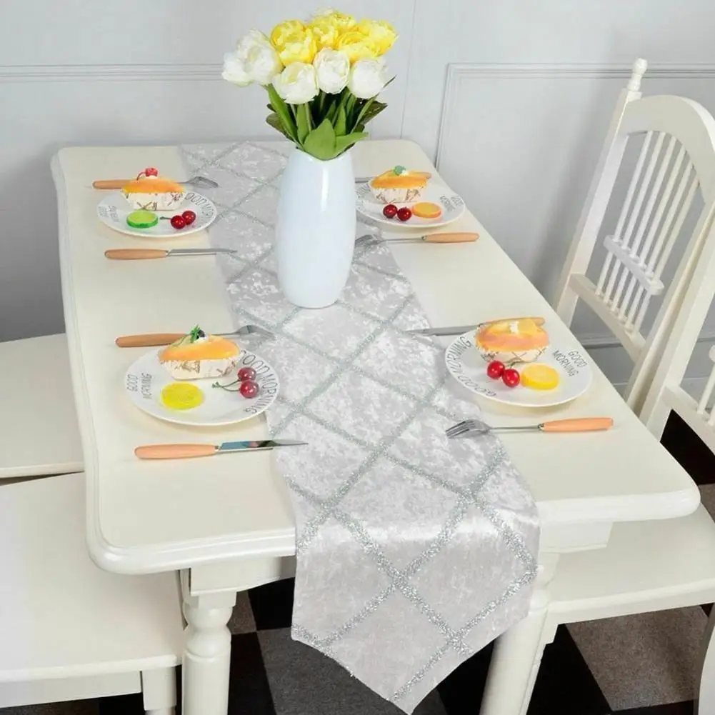 Fashion Diamond Shaped Stripes Table Runner Lattice Velvet Tablecloth with Tassels Dinner Party Wedding Decorative
Fashion Diamond Shaped Stripes Table Runner Lattice Velvet Tablecloth with Tassels Dinner Party Wedding Decorative