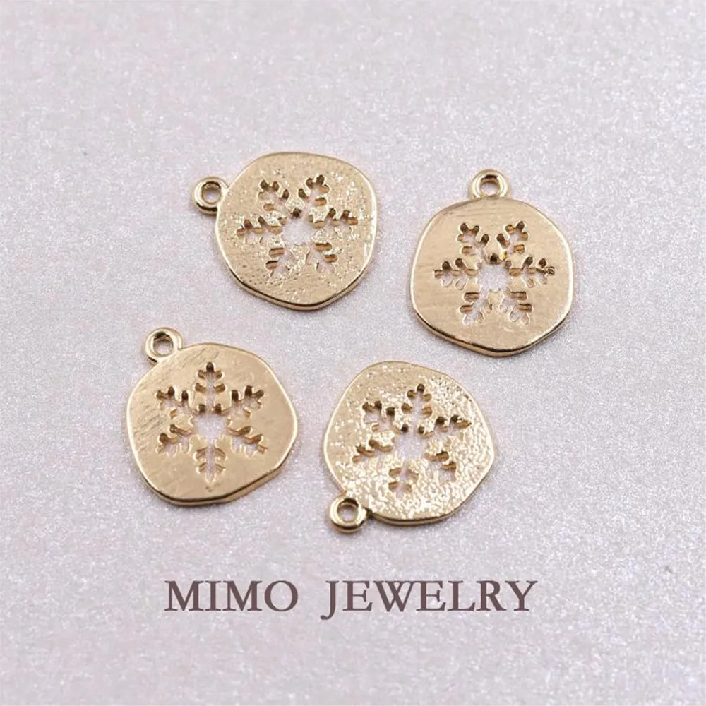 Copper plated gold brushed surface hollow snowflake pendant DIY accessories 
Copper plated gold brushed surface hollow snowflake pendant DIY accessories