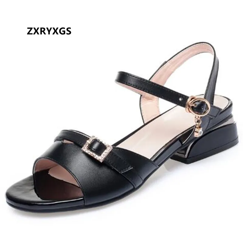 ZXRYXGS 2022 New Summer Genuine Leather Sandals Women's Fashion Sandals Large Size Rhinestone Low-heeled Women Shoes Sandals
ZXRYXGS 2022 New Summer Genuine Leather Sandals Women's Fashion Sandals Large Size Rhinestone Low-heeled Women Shoes Sandals