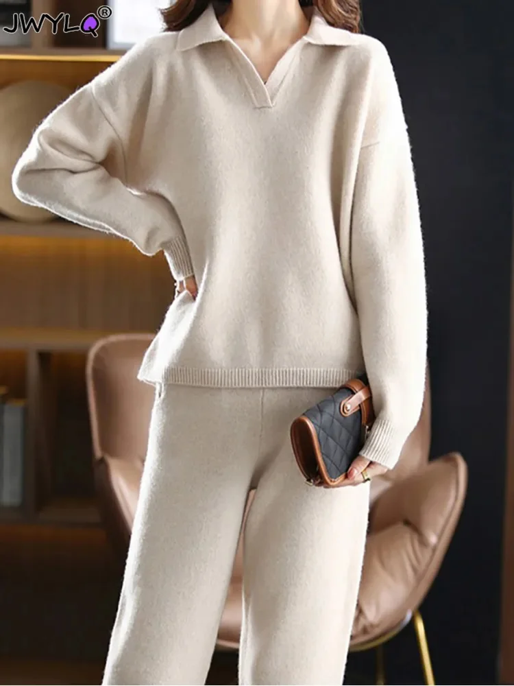 Женский трикотажный брючный костюм, Повседневный пуловер с длинным рукавом и отложным воротником и брюки с широкими штанинами и высокой талией, Осень-зима 2023
Женский трикотажный брючный костюм, Повседневный пуловер с длинным рукавом и отложным воротником и брюки с широкими штанинами и высокой талией, Осень-зима 2023