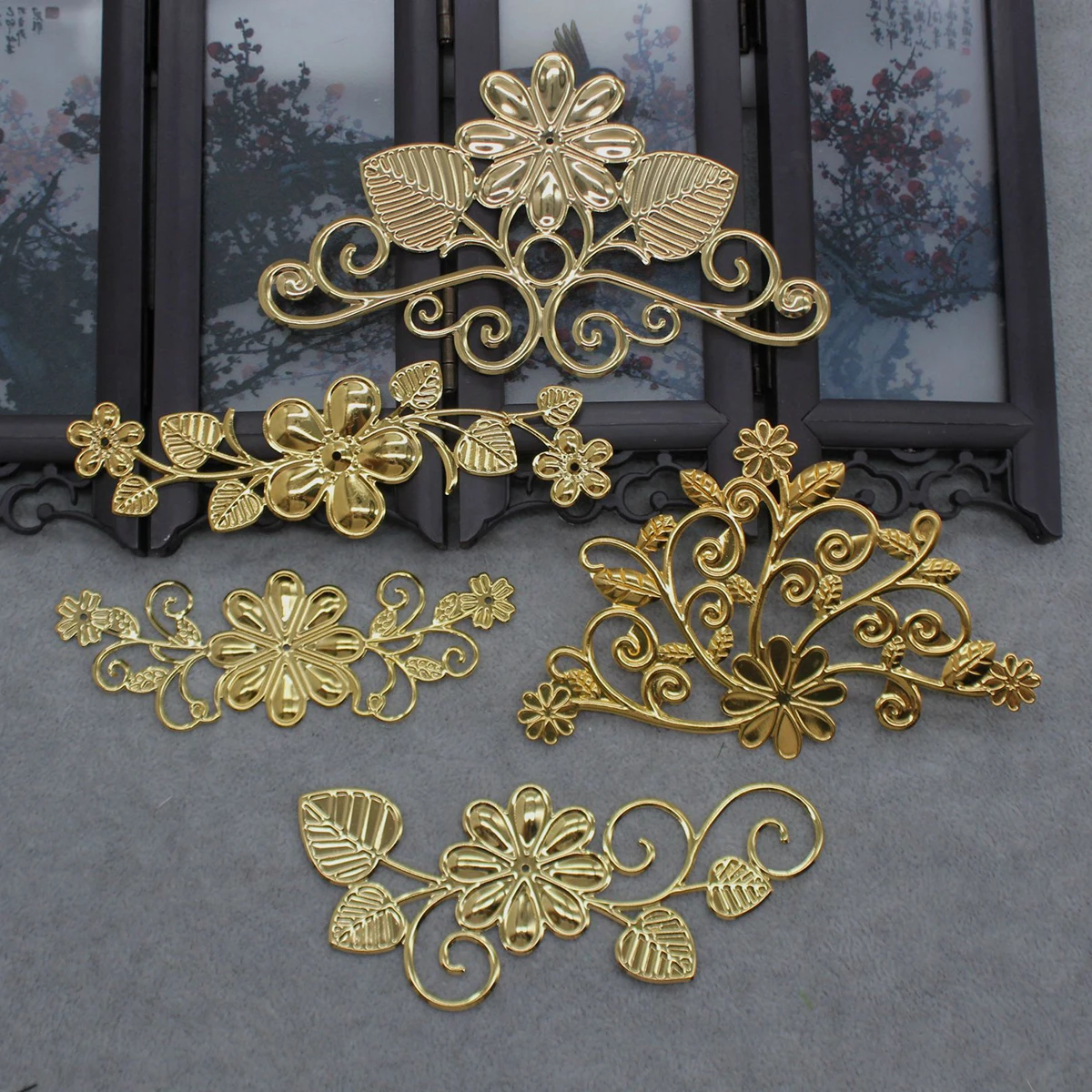 DIY handmade Material Symmetric Flowers Plants Baroque Crown Base Accessories Furniture Decoration Iron Metal Filigree Connector
DIY handmade Material Symmetric Flowers Plants Baroque Crown Base Accessories Furniture Decoration Iron Metal Filigree Connector