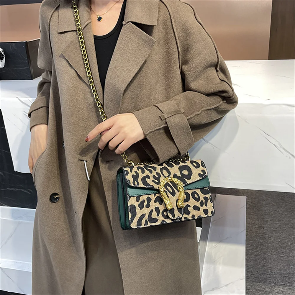 Fashion leopard small bag women's bag new texture chain autumn and winter small square Bag versatile Vintage messenger bag
Fashion leopard small bag women's bag new texture chain autumn and winter small square Bag versatile Vintage messenger bag