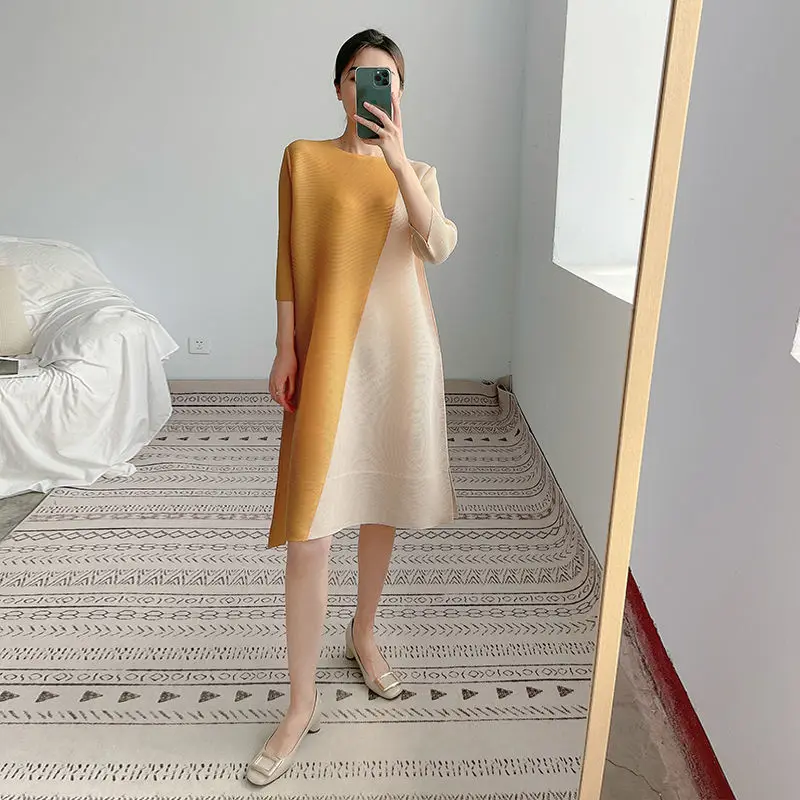 Loose high-end dress simple contrast color design pleats a word skirt 2022 summer autumn new European and American style dress
Loose high-end dress simple contrast color design pleats a word skirt 2022 summer autumn new European and American style dress
