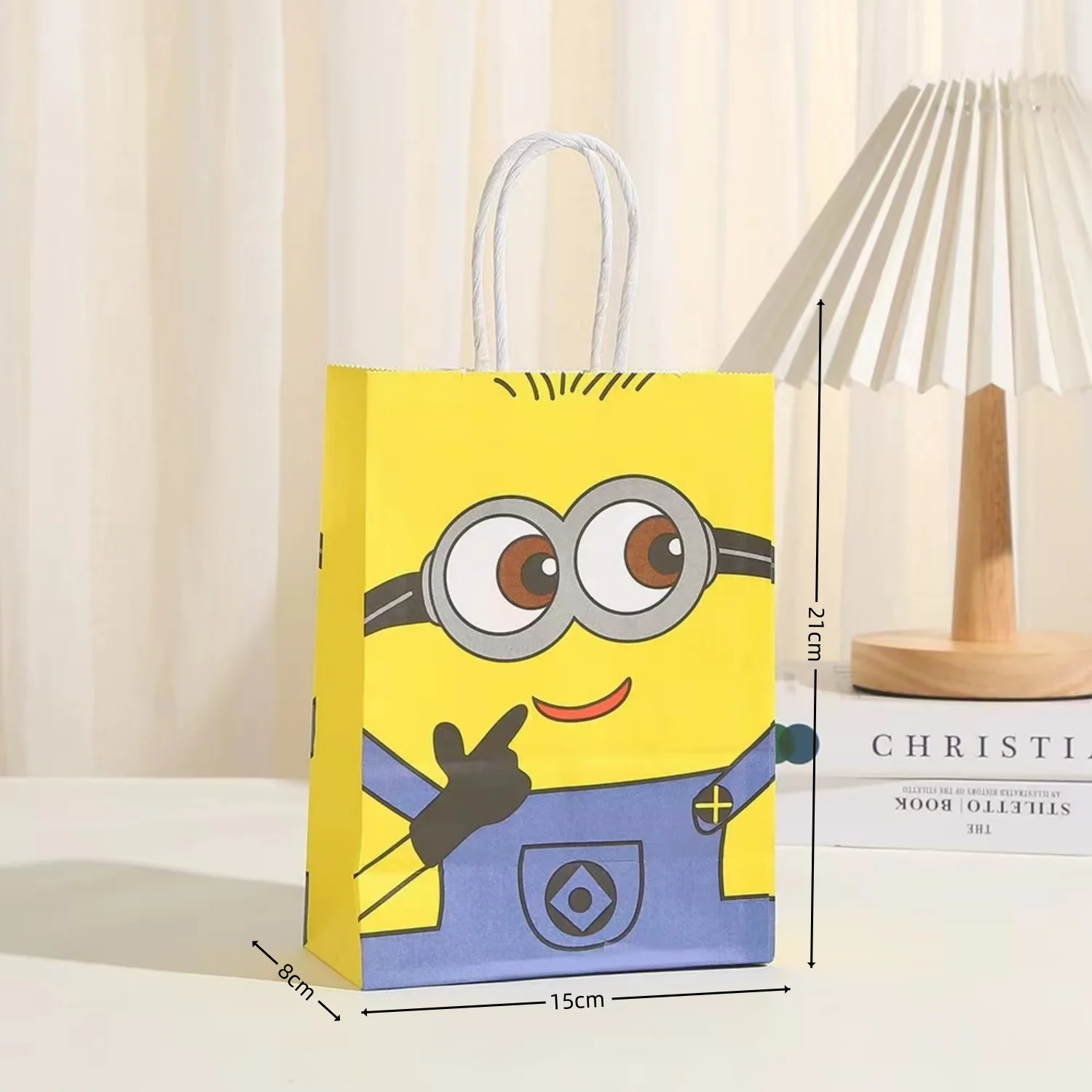 Бумажная подарочная сумка TAKARA TOMY с большими глазами
Бумажная подарочная сумка TAKARA TOMY с большими глазами