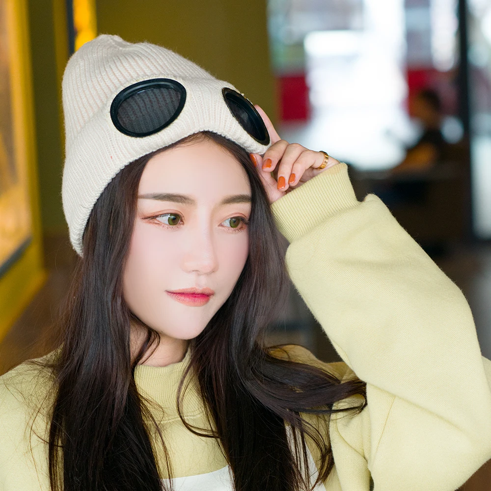 Зимние теплые вязаные шапки, новые модные ветрозащитные Лыжные шапки унисекс для взрослых со съемными очками, утолщенные спортивные многофункциональные шапки
Зимние теплые вязаные шапки, новые модные ветрозащитные Лыжные шапки унисекс для взрослых со съемными очками, утолщенные спортивные многофункциональные шапки