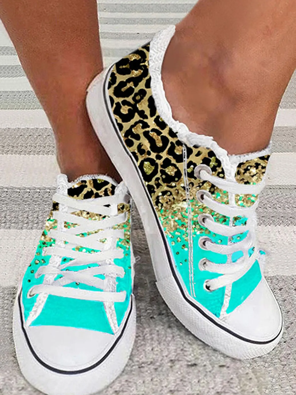 Women Leopard Gradient Frayed Lace Up Flat Sneakers Pattern Canvas Sneakers Casual Shoes 2023 Girls Sneakers Ladies Shoes
Women Leopard Gradient Frayed Lace Up Flat Sneakers Pattern Canvas Sneakers Casual Shoes 2023 Girls Sneakers Ladies Shoes