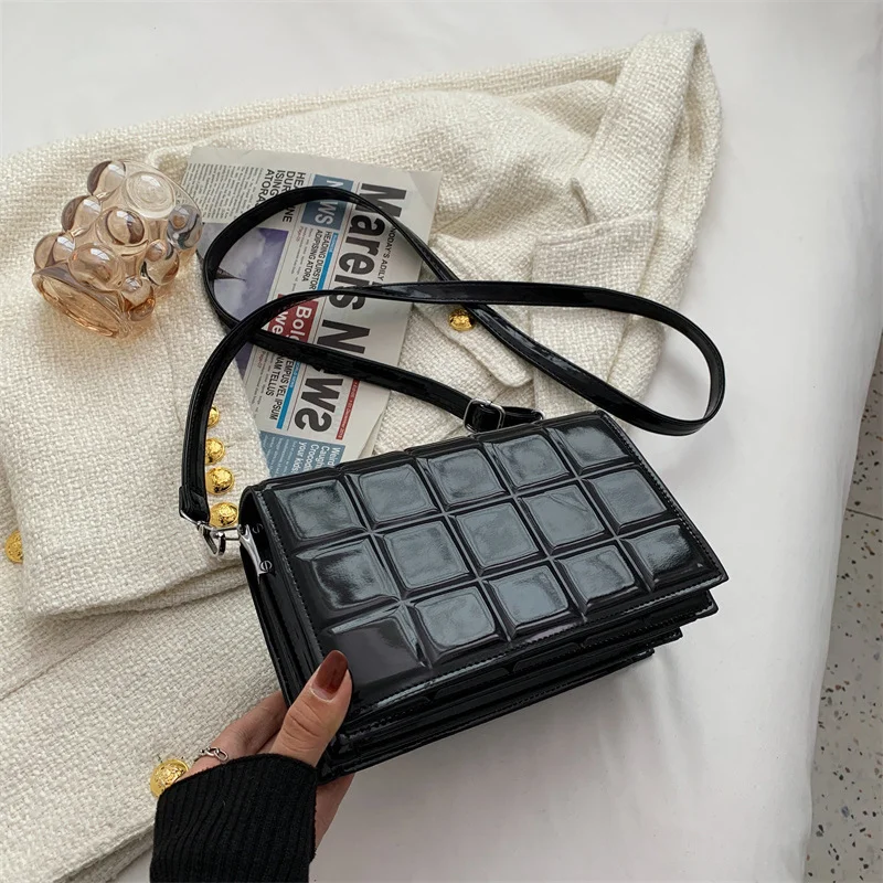Retro Plaid Patent Leather Crossbody Bags For Women 2022 Solid Colour Female Shoulder Bag Ladies Small Square Purses and Handbag
Retro Plaid Patent Leather Crossbody Bags For Women 2022 Solid Colour Female Shoulder Bag Ladies Small Square Purses and Handbag