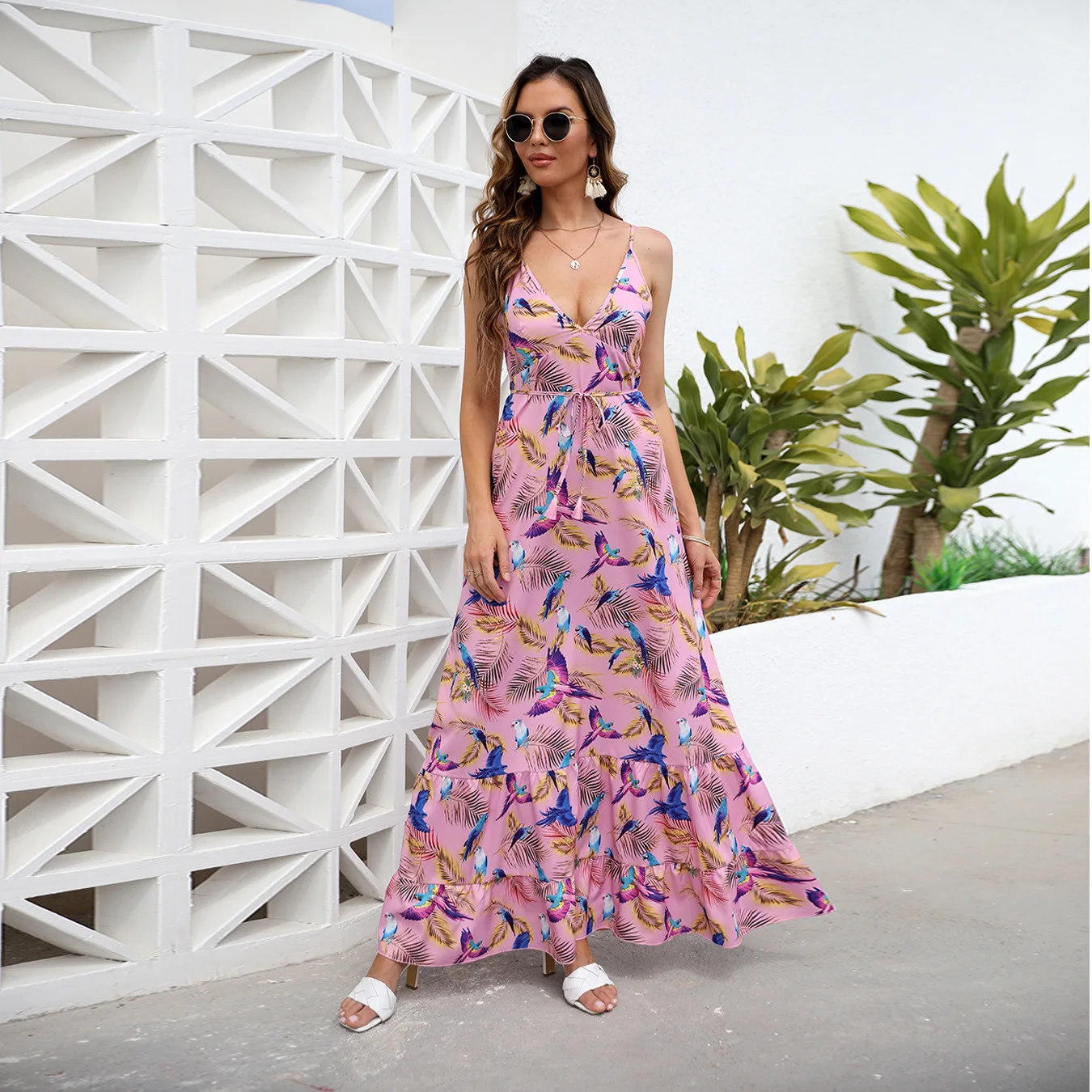 2022 Tight Waist Dress Spaghetti Strap Floral Print Dress Summer Spring New Women's V-neck Sleeveless Long Maxi Dress
2022 Tight Waist Dress Spaghetti Strap Floral Print Dress Summer Spring New Women's V-neck Sleeveless Long Maxi Dress