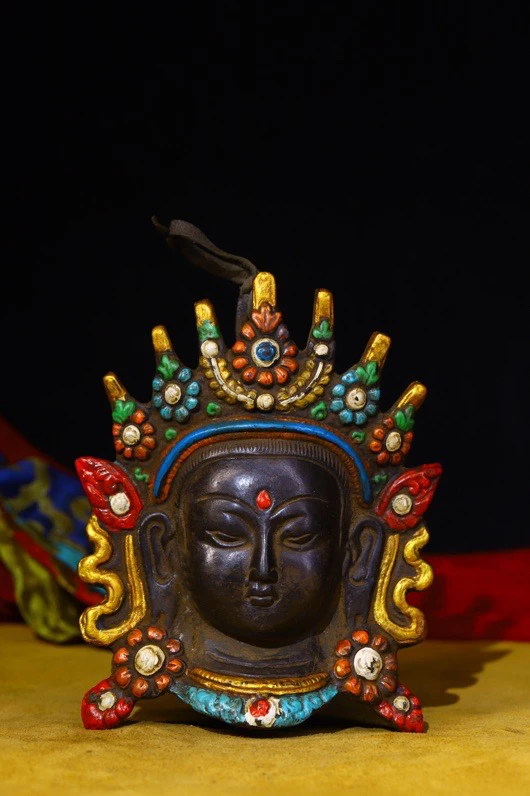 Nepalese Tibetan bronze body hand inlaid with gemstones painted gold Tantric Tara Buddha head mask can be hung
Nepalese Tibetan bronze body hand inlaid with gemstones painted gold Tantric Tara Buddha head mask can be hung