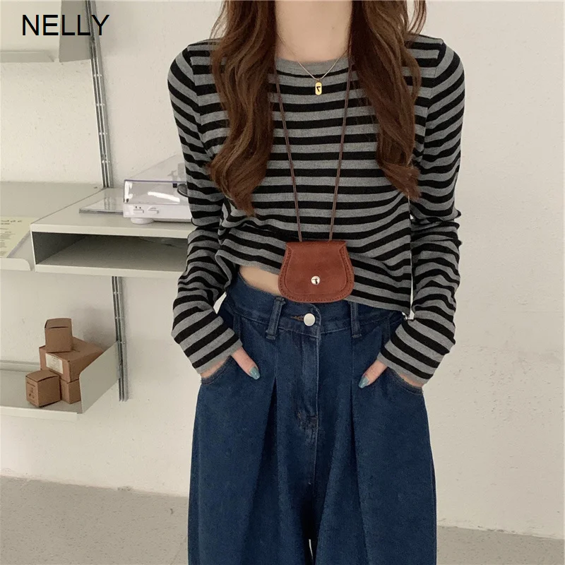 Loose Short Slimming Striped Long-Sleeved T-shirt Women's Ins Super Popular Design Sense Niche Chic Knitted Top Fashion
Loose Short Slimming Striped Long-Sleeved T-shirt Women's Ins Super Popular Design Sense Niche Chic Knitted Top Fashion