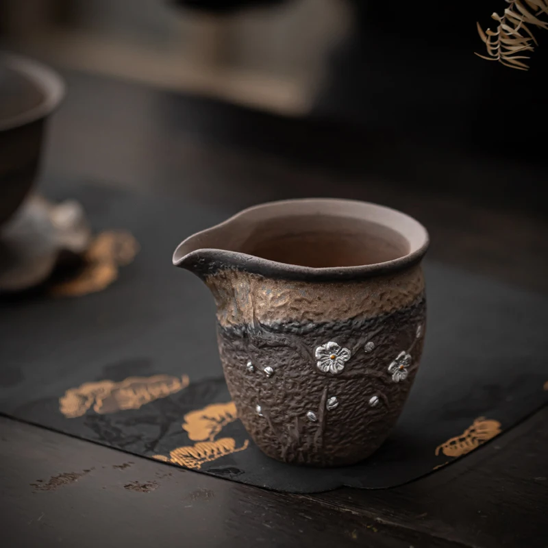Coarse Pottery Gilded Gongdao Cup Japanese Large Capacity Retro Tea Set Gongcup Single Tea Sea Pure Handmade Tea Dispenser
Coarse Pottery Gilded Gongdao Cup Japanese Large Capacity Retro Tea Set Gongcup Single Tea Sea Pure Handmade Tea Dispenser