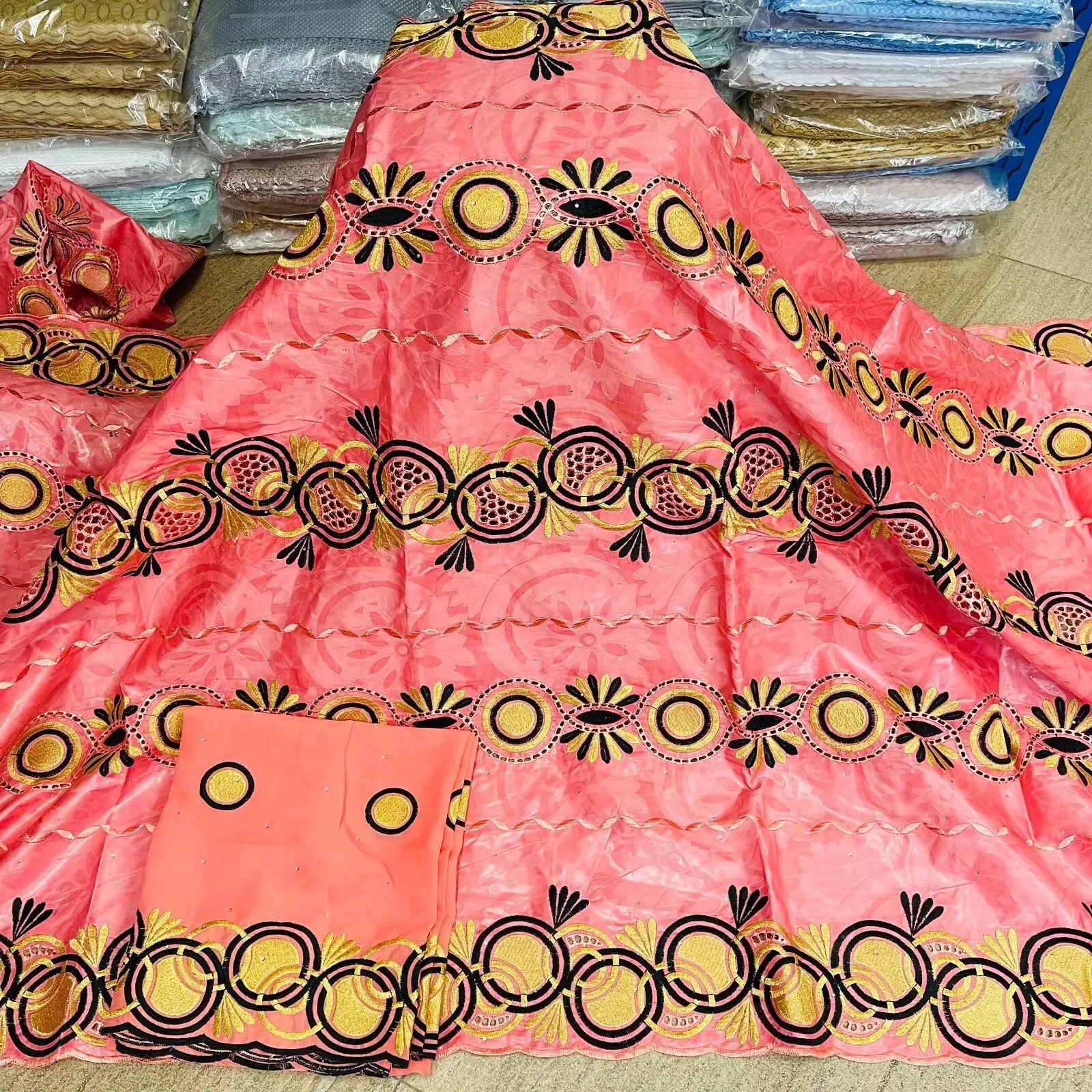 2022Hot Sales Classic High Quality With stones African Bazin Riche Lace with Scarf Fabric For Party Dress 5+2/ydsNN555_K
2022Hot Sales Classic High Quality With stones African Bazin Riche Lace with Scarf Fabric For Party Dress 5+2/ydsNN555_K